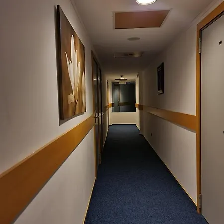 Mojo Hotel 3*