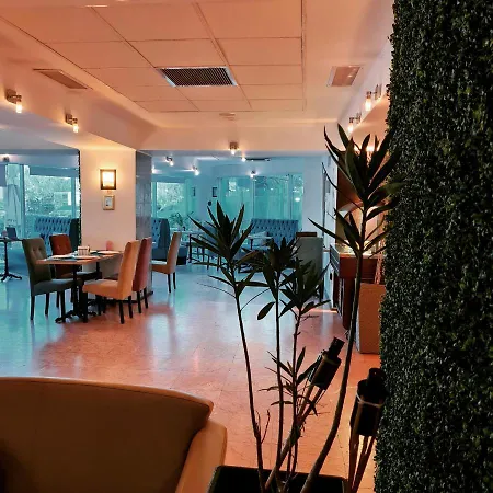 Mojo Hotel 3*